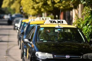 Aumento de taxis: exigen al gobierno un estudio de costos