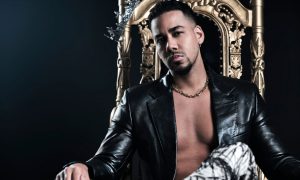 Fans de Romeo Santos celebran en el Obelisco la vuelta del “Rey de la Bachata” a la Argentina