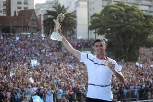 El Dibu Martínez toco en una fiesta en Mar del Plata junto a Fer Palacio