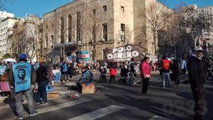 Sin respuestas certeras, se levanta el acampe frente a la municipalidad