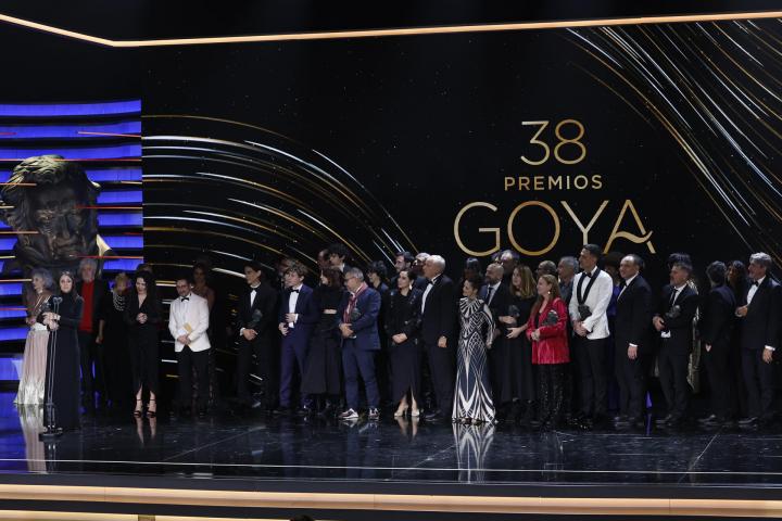 Con doce estatuillas, La Sociedad de la Nieve bate récords en los Premios  Goya – Maremoto Maristain