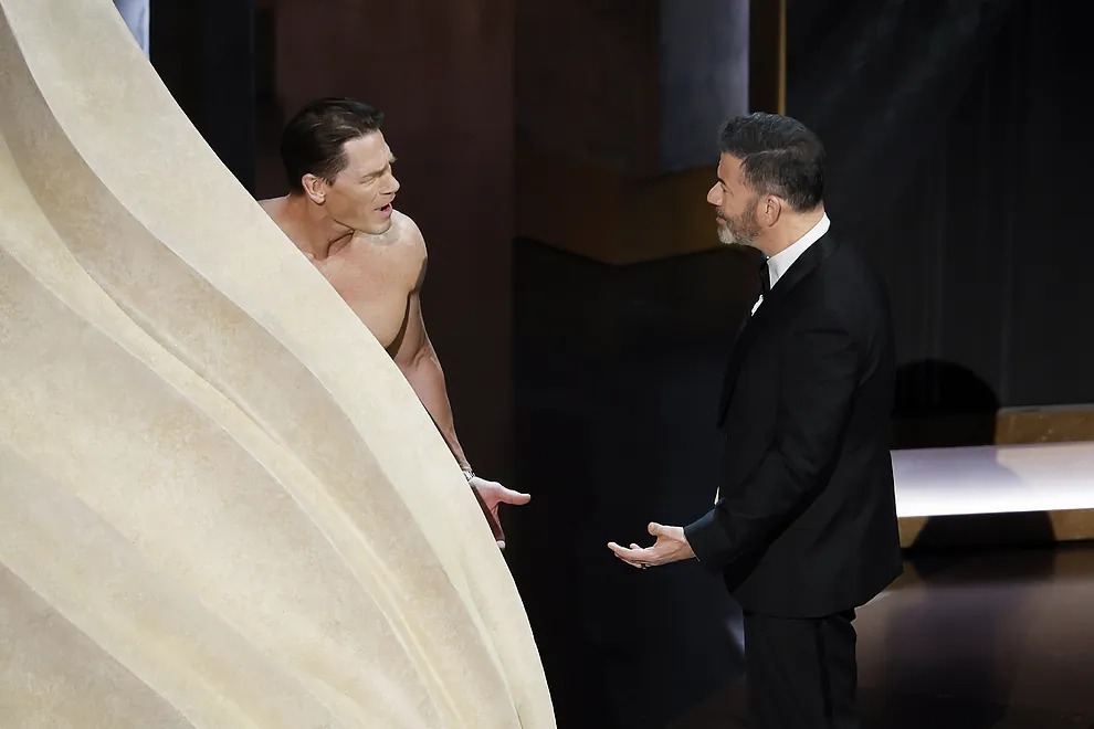 Oscars 2024 ¿por qué John Cena presentó un premio TOTALMENTE DESNUDO