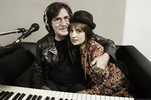 MAR DEL PLATA: Llega HILDA LIZARAZU en las canciones de CHARLY GARCÍA