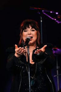 La legendaria vocalista de Heart, Ann Wilson, cumple 74 años