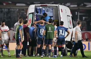 Falleció Juan Izquierdo, futbolista de Nacional, tras desplomarse en pleno partido de Copa Libertadores