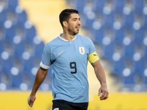 Luis Suárez se emociona en su despedida de la Selección de Uruguay y vive un momento insólito con un periodista