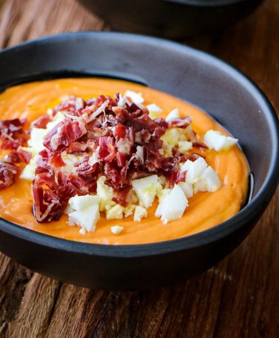 Salmorejo, sopa cremosa y fría a base de tomates