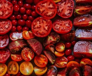 ¿Cómo reciclar tomates pasados con 3 recetas clásicas?