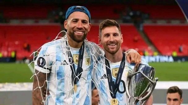 otamendi_y_messi.jpg